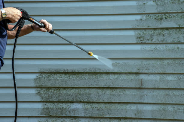 Best Pool Deck Cleaning  in Shorewood, WI